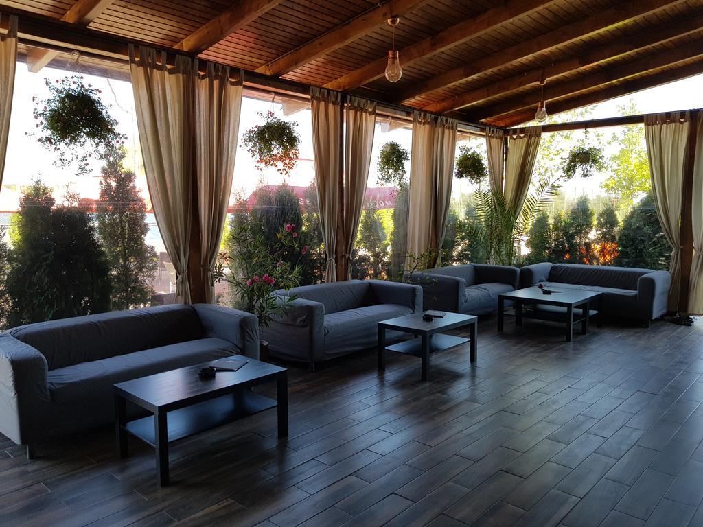 Pensiunea Family Zone Rosiori de Vede Экстерьер фото