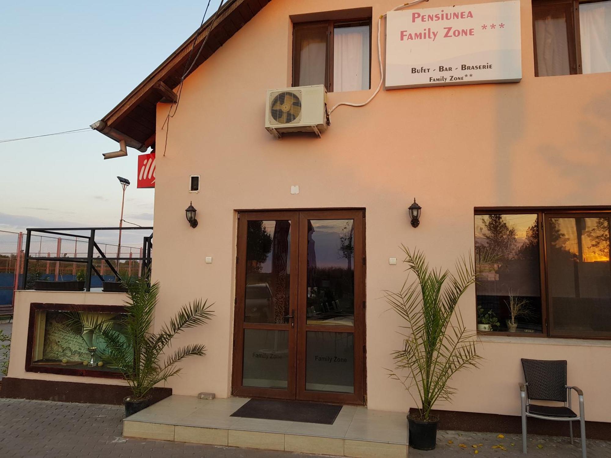 Pensiunea Family Zone Rosiori de Vede Экстерьер фото